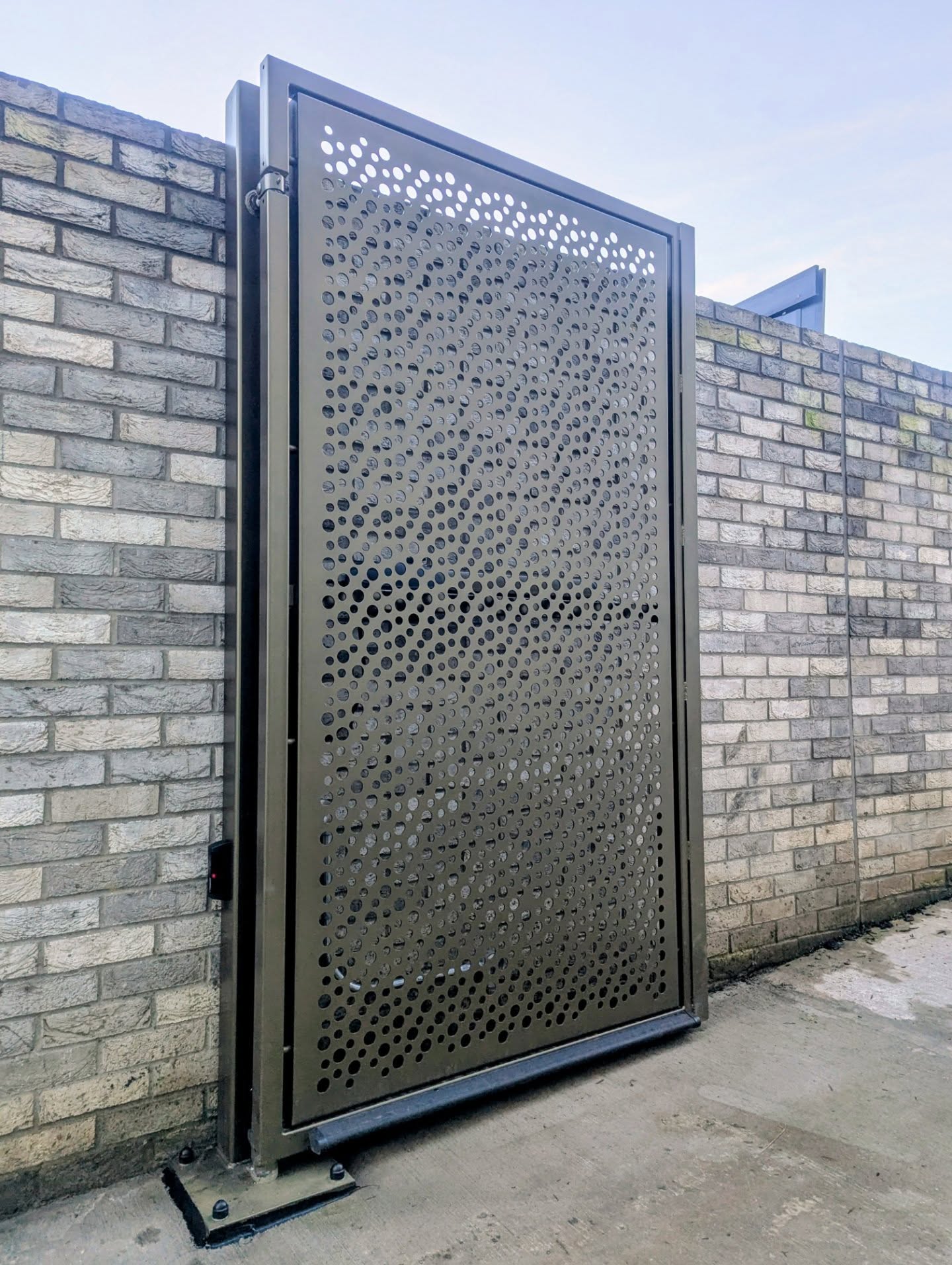 Commercial Gates Elland  